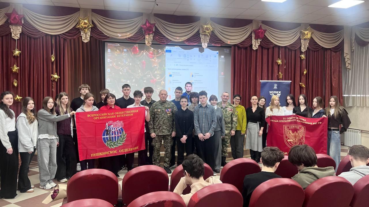 Как вынести раненого товарища из-под обстрела и не поддаться панике, когда на счету каждая секунда? Как вынести раненого товарища из-под обстрела и не поддаться панике, когда на счету каждая секунда?