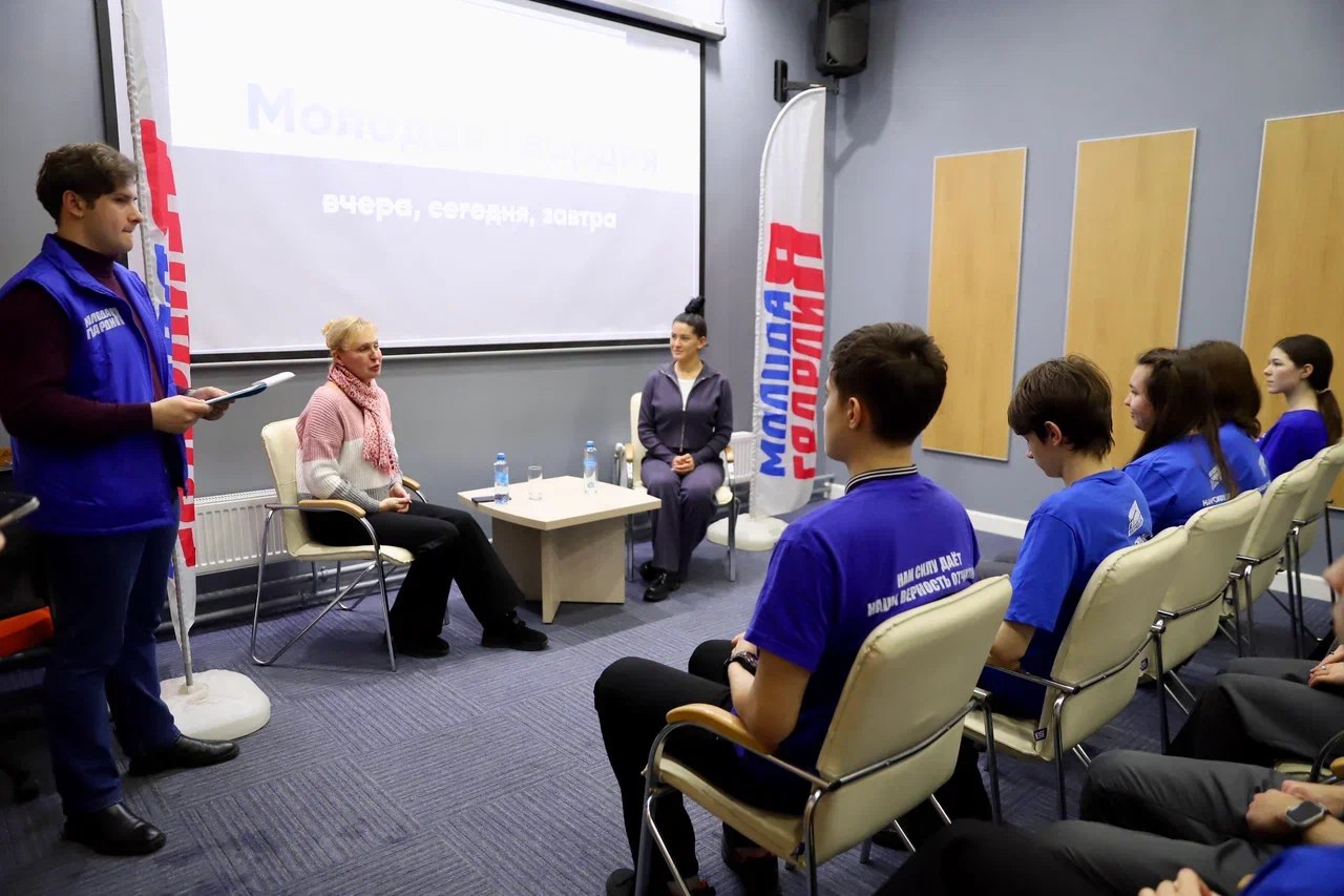 Единороссы приняли участие в старте проекта «ПолитШкола Молодой Гвардии Единой России» Единороссы приняли участие в старте проекта «ПолитШкола Молодой Гвардии Единой России»