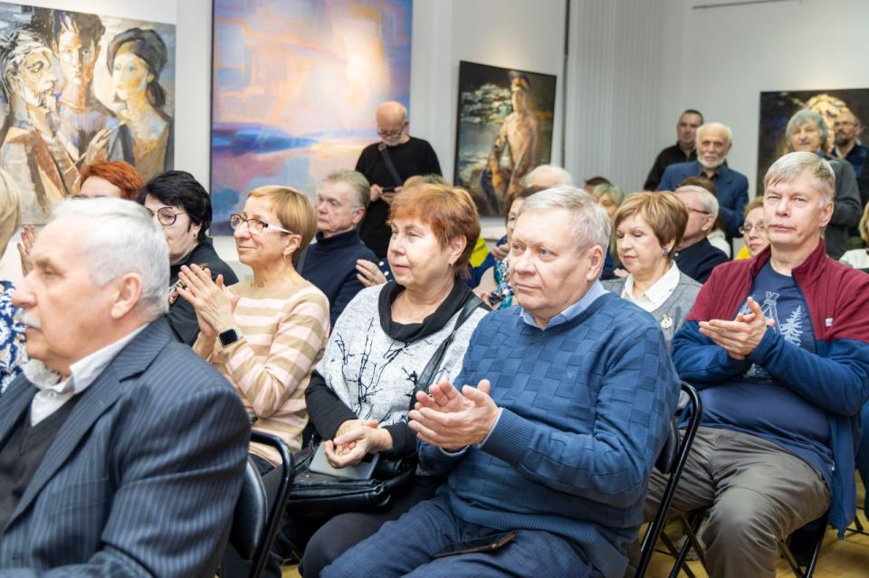 В Выставочном зале имени О.А. Коняшина состоялось торжественное открытие юбилейной выставки известного художника Михаила Сотникова «Связь времен» В Выставочном зале имени О.А. Коняшина состоялось торжественное открытие юбилейной выставки известного художника Михаила Сотникова «Связь времен»