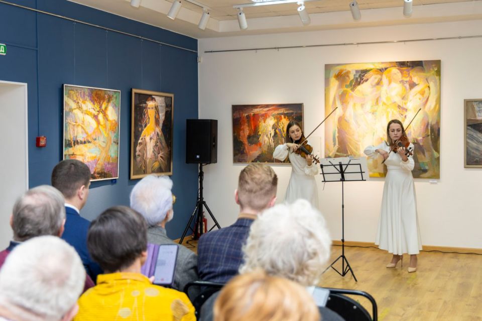 В Выставочном зале имени О.А. Коняшина состоялось торжественное открытие юбилейной выставки известного художника Михаила Сотникова «Связь времен» В Выставочном зале имени О.А. Коняшина состоялось торжественное открытие юбилейной выставки известного художника Михаила Сотникова «Связь времен»