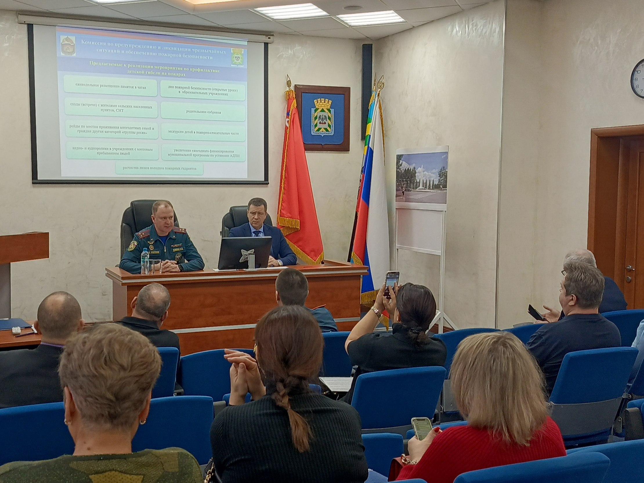 В Ленинском городском округе состоялось внеочередное заседание комиссии по предупреждению и ликвидации чрезвычайных ситуаций и обеспечению пожарной безопасности