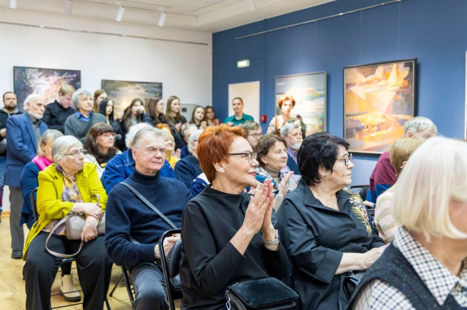 В Выставочном зале имени О.А. Коняшина состоялось торжественное открытие юбилейной выставки известного художника Михаила Сотникова «Связь времен» В Выставочном зале имени О.А. Коняшина состоялось торжественное открытие юбилейной выставки известного художника Михаила Сотникова «Связь времен»