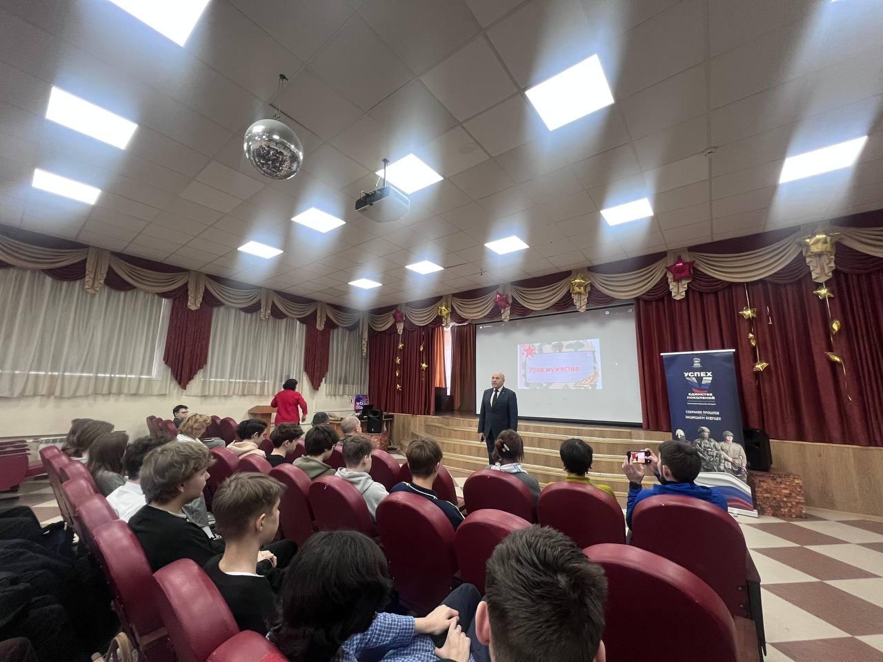 Как вынести раненого товарища из-под обстрела и не поддаться панике, когда на счету каждая секунда? Как вынести раненого товарища из-под обстрела и не поддаться панике, когда на счету каждая секунда?