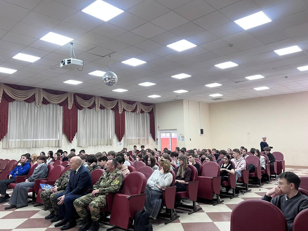 Как вынести раненого товарища из-под обстрела и не поддаться панике, когда на счету каждая секунда? Как вынести раненого товарища из-под обстрела и не поддаться панике, когда на счету каждая секунда?