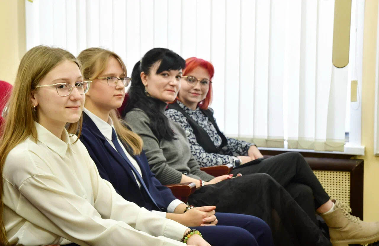 Ступинских журналистов, представителей школьных и молодежных медиацентров поздравили с профессиональным праздником - Днём российской печати Ступинских журналистов, представителей школьных и молодежных медиацентров поздравили с профессиональным праздником - Днём российской печати