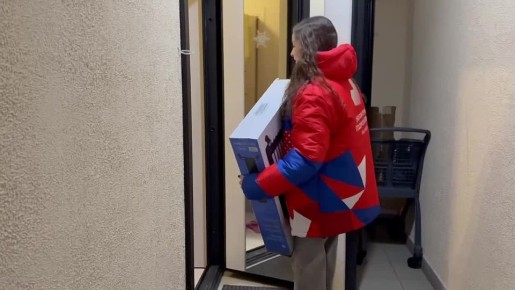 Волонтеры продолжают развозить обогреватели жителям, в чьих домах еще идут работы по подключению отопления