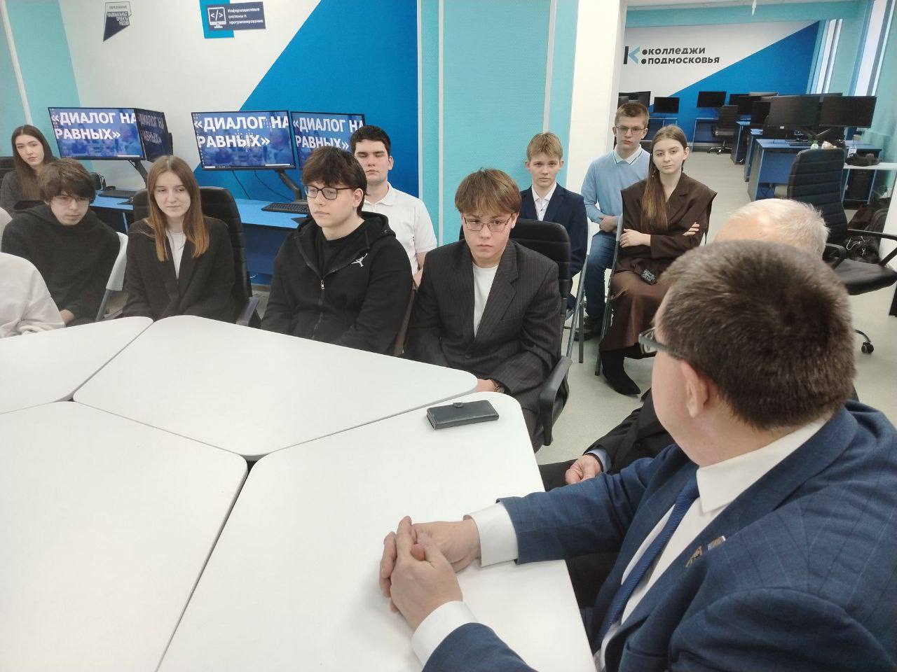 СТУПИНО. В преддверии Дня студента встретился с самым активными и талантливыми ребятами из Ступинского техникума им. А.Т. Туманова СТУПИНО. В преддверии Дня студента встретился с самым активными и талантливыми ребятами из Ступинского техникума им. А.Т. Туманова