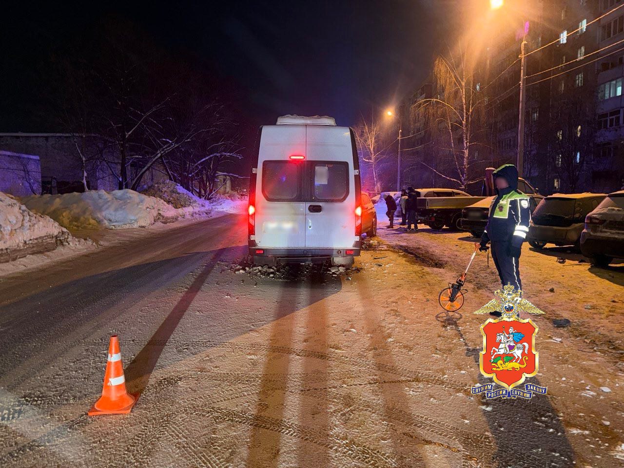 Сотрудники подмосковной Госавтоинспекции устанавливают обстоятельства ДТП в городском округе Домодедово Сотрудники подмосковной Госавтоинспекции устанавливают обстоятельства ДТП в городском округе Домодедово