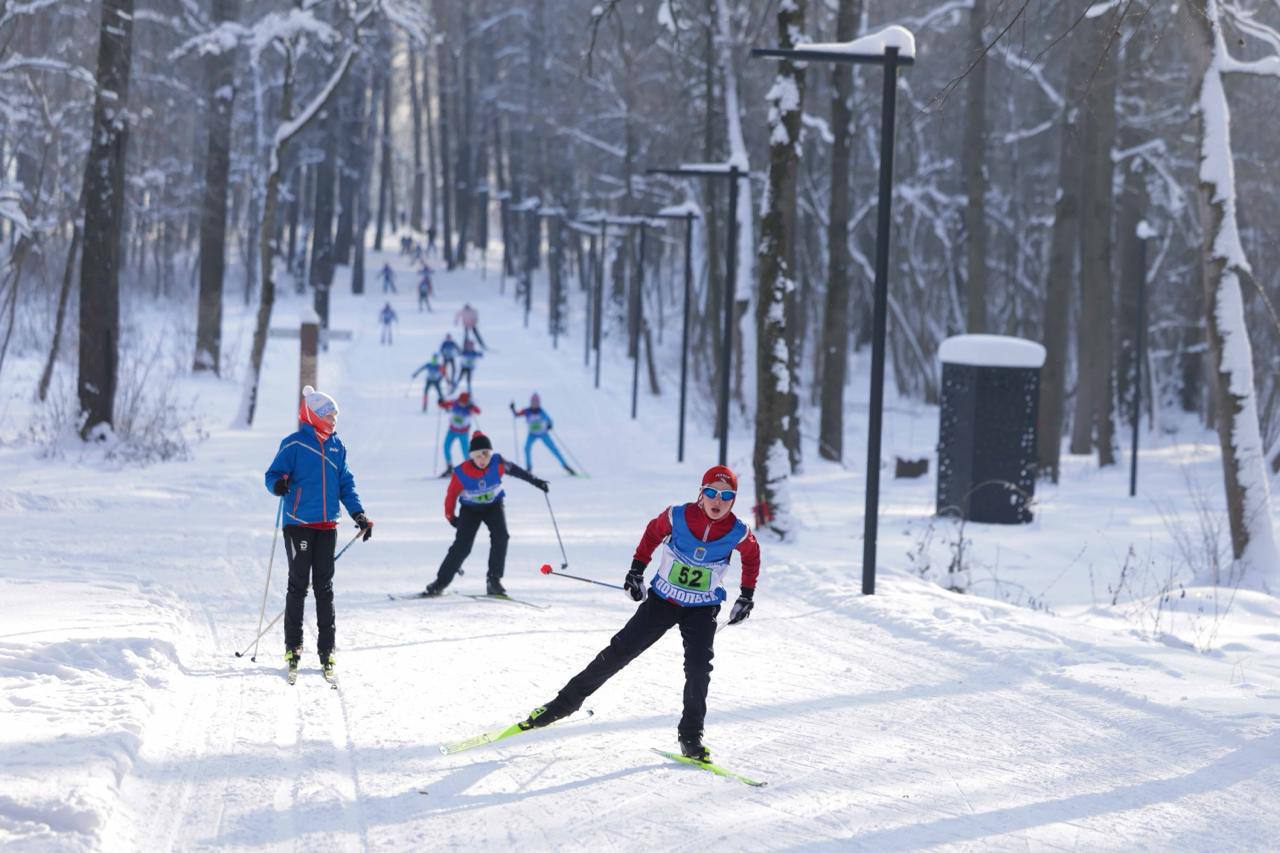 В Дубровицком лесу легендарную «Подольскую лыжню» посвятили памяти великих тренеров В Дубровицком лесу легендарную «Подольскую лыжню» посвятили памяти великих тренеров