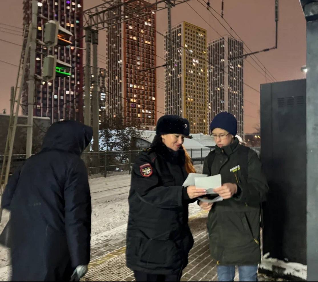 На железнодорожной станции Павшино прошел профилактический рейд Транспортная полиция провела рейдовые мероприятия, направленные на повышение безопасности пассажиров, на железнодорожной станции Павшино На железнодорожной станции Павшино прошел профилактический рейд Транспортная полиция провела рейдовые мероприятия, направленные на повышение безопасности пассажиров, на железнодорожной станции Павшино
