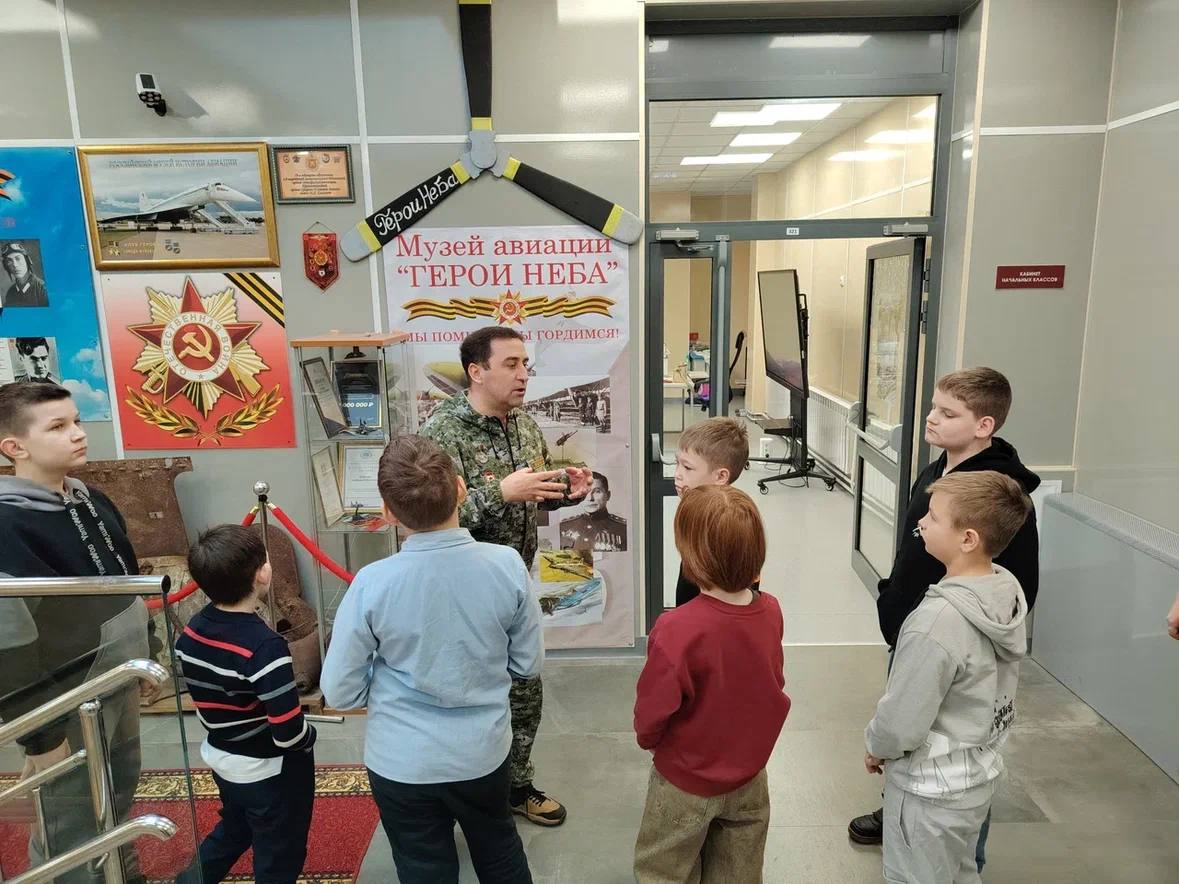 В Образовательном центре «Лидер» для детей участников СВО из городского округа Красногорск волонтерская группа «Берегини СВО Красногорск» организовала экскурсию в музей «Герои неба» В Образовательном центре «Лидер» для детей участников СВО из городского округа Красногорск волонтерская группа «Берегини СВО Красногорск» организовала экскурсию в музей «Герои неба»