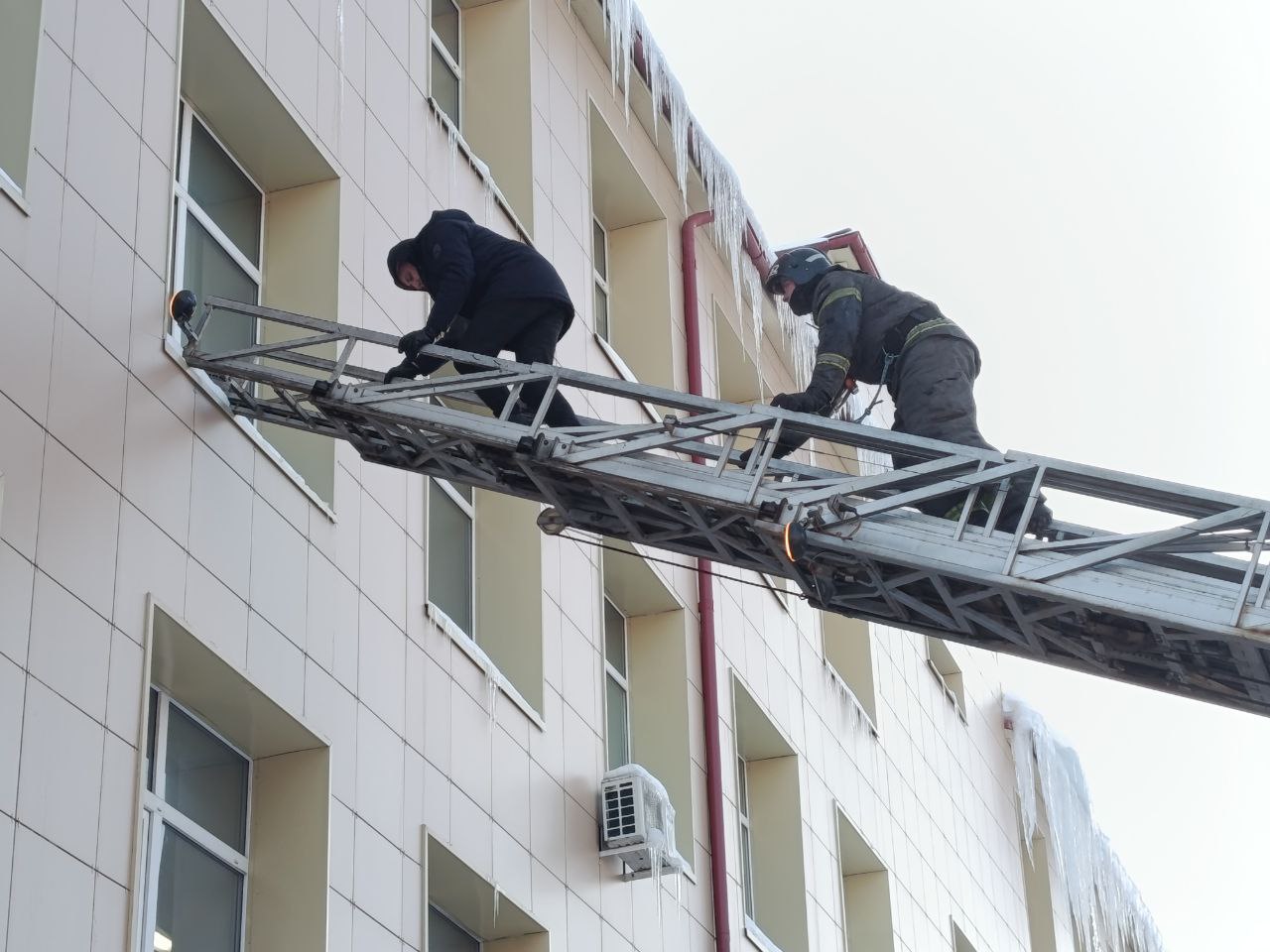 #НетПожарамРаменское. Инспекторы пожарного надзора совместно с сотрудниками ПСЧ-262 ТУ 8 "Мособлпожспас" организовали увлекательное мероприятие по повышению уровня пожарной грамотности студентов Гжельского государственного... #НетПожарамРаменское. Инспекторы пожарного надзора совместно с сотрудниками ПСЧ-262 ТУ 8 "Мособлпожспас" организовали увлекательное мероприятие по повышению уровня пожарной грамотности студентов Гжельского государственного...