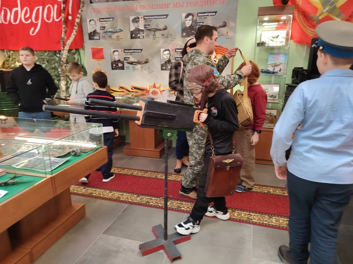 В Образовательном центре «Лидер» для детей участников СВО из городского округа Красногорск волонтерская группа «Берегини СВО Красногорск» организовала экскурсию в музей «Герои неба» В Образовательном центре «Лидер» для детей участников СВО из городского округа Красногорск волонтерская группа «Берегини СВО Красногорск» организовала экскурсию в музей «Герои неба»
