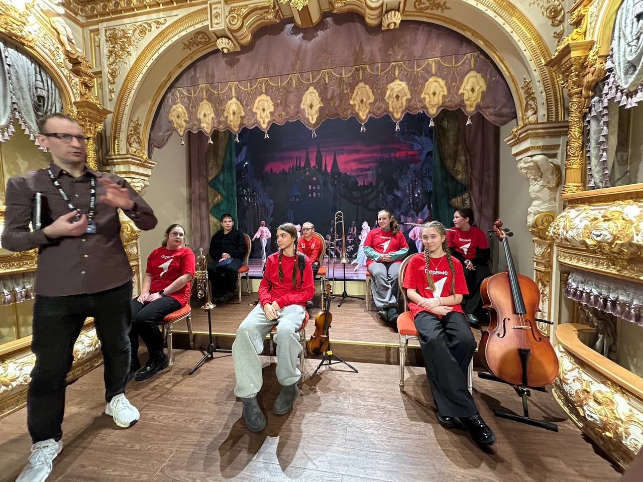 Участники Движения Первых из МБОУ СОШ №3 совершили увлекательное путешествие в мир культуры и творчества, посетив Национальный Центр «Россия» 24 января! Участники Движения Первых из МБОУ СОШ №3 совершили увлекательное путешествие в мир культуры и творчества, посетив Национальный Центр «Россия» 24 января!