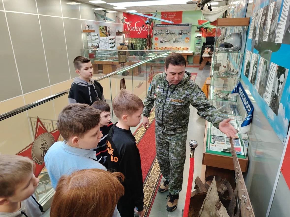 В Образовательном центре «Лидер» для детей участников СВО из городского округа Красногорск волонтерская группа «Берегини СВО Красногорск» организовала экскурсию в музей «Герои неба» В Образовательном центре «Лидер» для детей участников СВО из городского округа Красногорск волонтерская группа «Берегини СВО Красногорск» организовала экскурсию в музей «Герои неба»