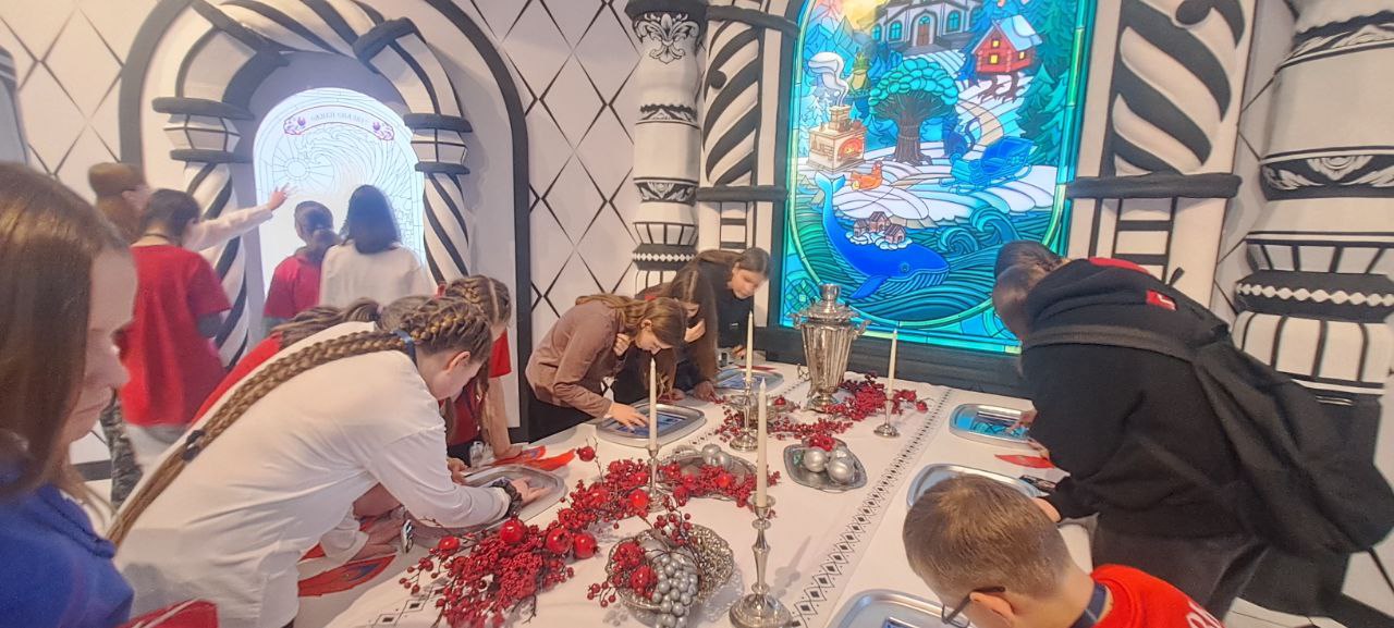 Участники Движения Первых из МБОУ СОШ №3 совершили увлекательное путешествие в мир культуры и творчества, посетив Национальный Центр «Россия» 24 января! Участники Движения Первых из МБОУ СОШ №3 совершили увлекательное путешествие в мир культуры и творчества, посетив Национальный Центр «Россия» 24 января!