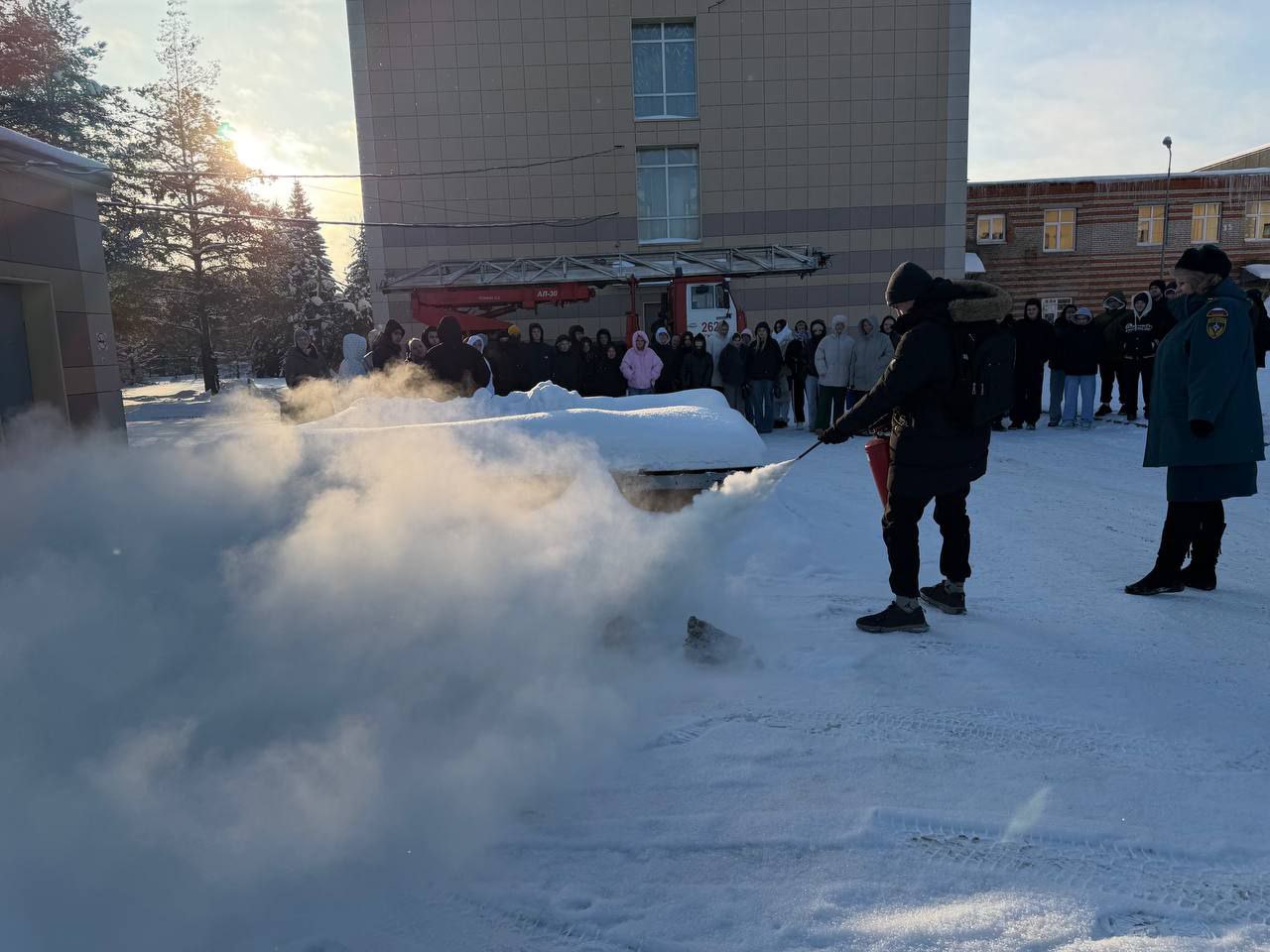 #НетПожарамРаменское. Инспекторы пожарного надзора совместно с сотрудниками ПСЧ-262 ТУ 8 "Мособлпожспас" организовали увлекательное мероприятие по повышению уровня пожарной грамотности студентов Гжельского государственного... #НетПожарамРаменское. Инспекторы пожарного надзора совместно с сотрудниками ПСЧ-262 ТУ 8 "Мособлпожспас" организовали увлекательное мероприятие по повышению уровня пожарной грамотности студентов Гжельского государственного...