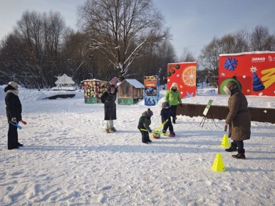 Наши новости. В Городском парке культуры и отдыха м.о. Чехов сотрудники ДК "Родник" провели игровую программу