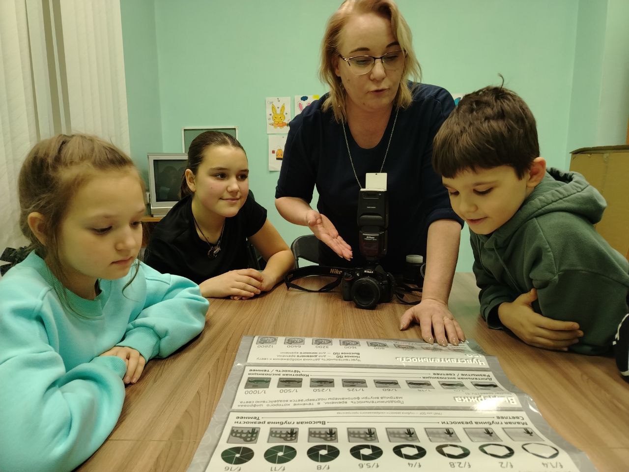 Наши новости. 23 января в ДК «Родник» м.о. Чехов была проведена программа для подростков и молодежи «Студенты в фокусе» в рамках проекта «Фото-клуб» Наши новости. 23 января в ДК «Родник» м.о. Чехов была проведена программа для подростков и молодежи «Студенты в фокусе» в рамках проекта «Фото-клуб»