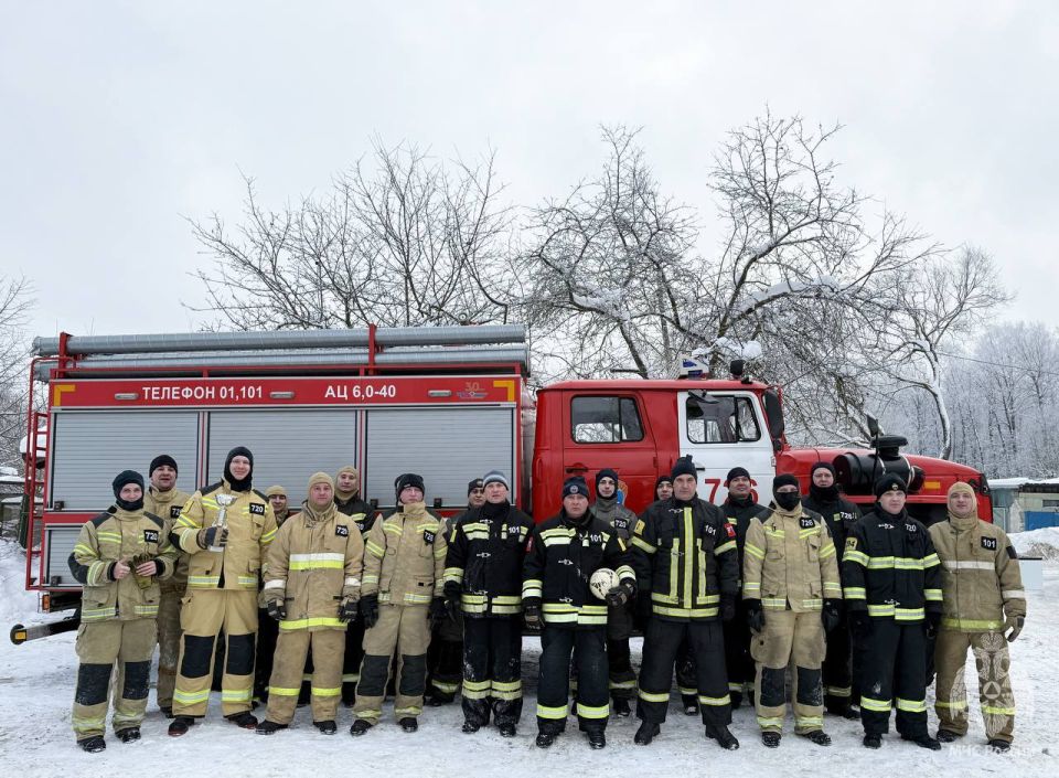 Сотрудники МЧС России приняли участие в турнире по мини-футболу