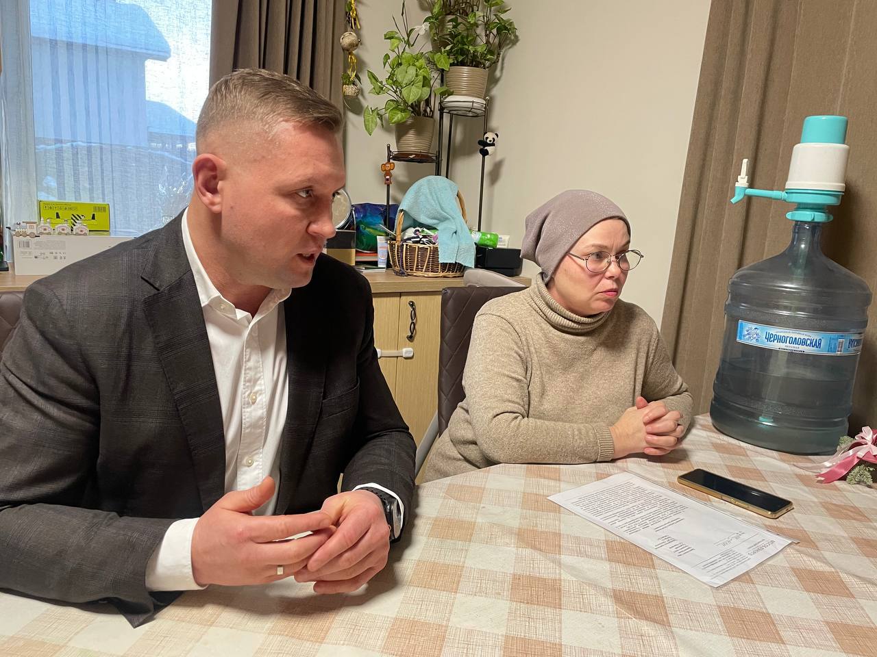 Сегодня встретился с жительницей Жюльверна Алёной, вдовой участника СВО, и ее соседками, Ларисой и Татьяной, которые глубоко погружены в историю поселка и знают все нюансы проблемы Сегодня встретился с жительницей Жюльверна Алёной, вдовой участника СВО, и ее соседками, Ларисой и Татьяной, которые глубоко погружены в историю поселка и знают все нюансы проблемы