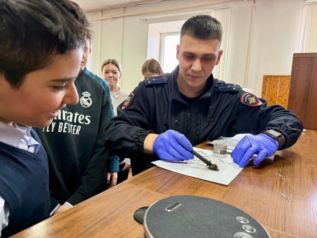 Дактилоскопия вместо уроков: в Ступино школьники на день стали криминалистами Дактилоскопия вместо уроков: в Ступино школьники на день стали криминалистами