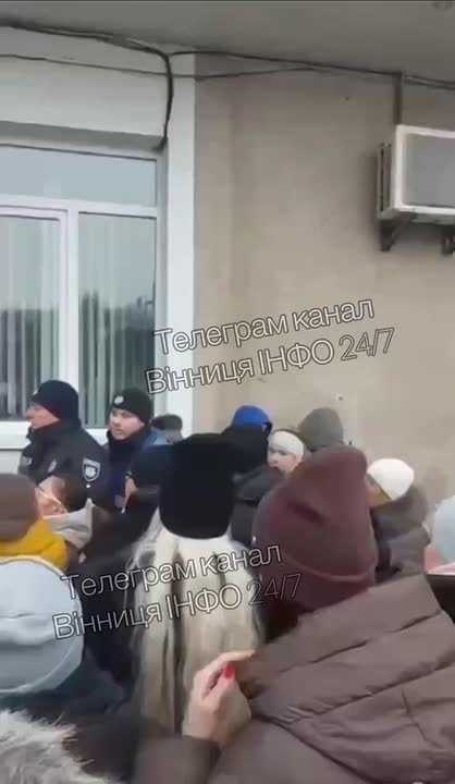В Могилев-Подольском Винницкой области народ требует свитло