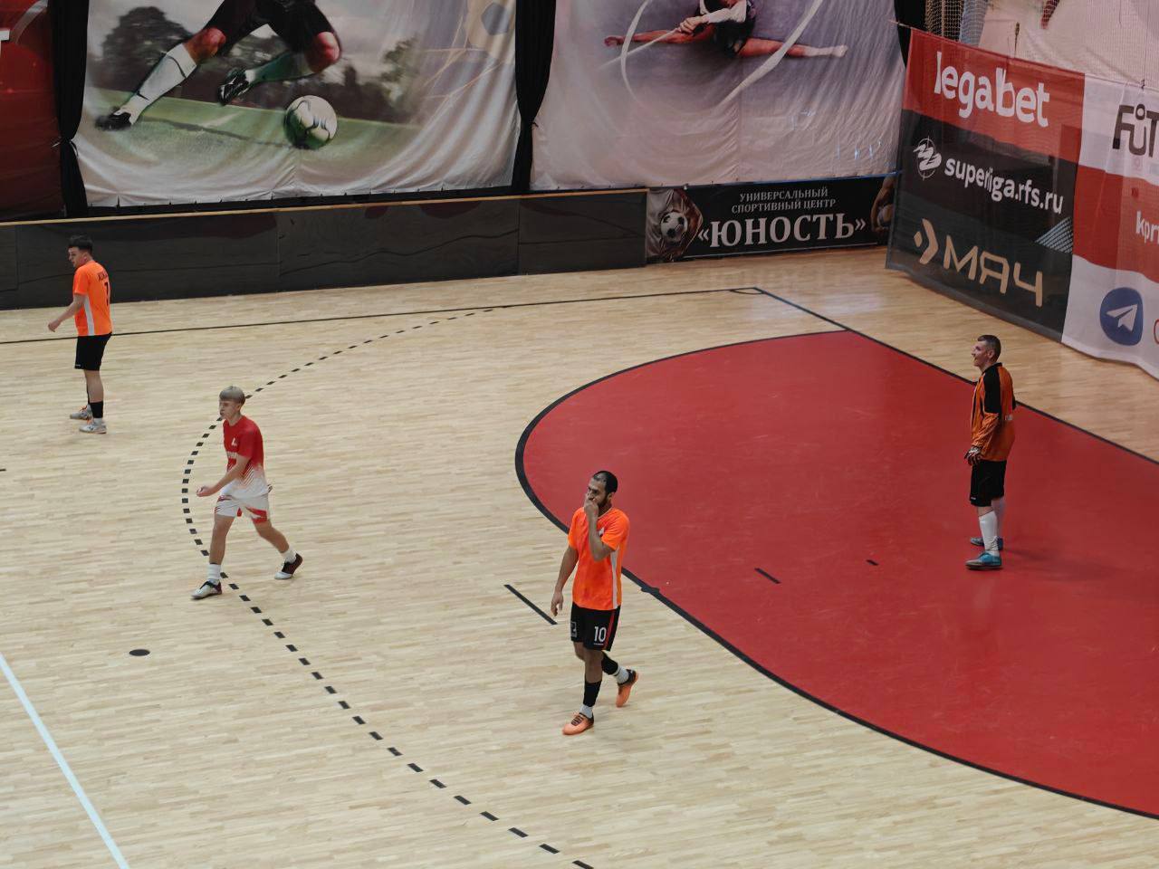 В Подольске продолжаются матчи по футзалу В Подольске продолжаются матчи по футзалу