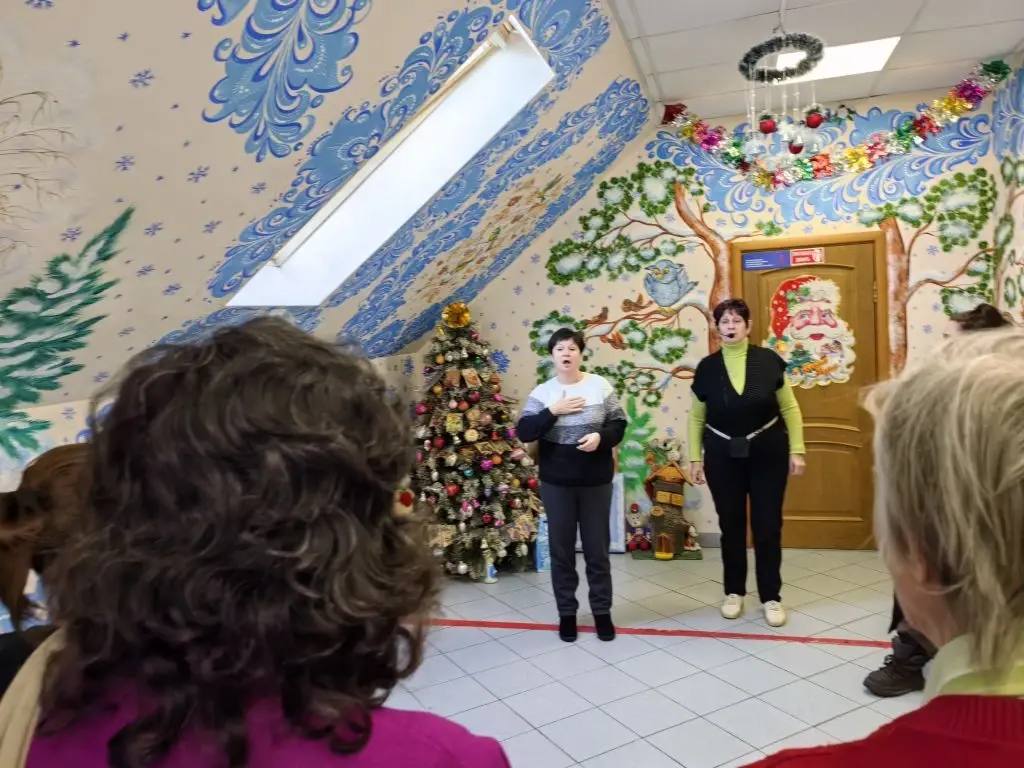 Члены Всероссийского общества глухих посетили фабрику ёлочных игрушек в д. Данилово Члены Всероссийского общества глухих посетили фабрику ёлочных игрушек в д. Данилово