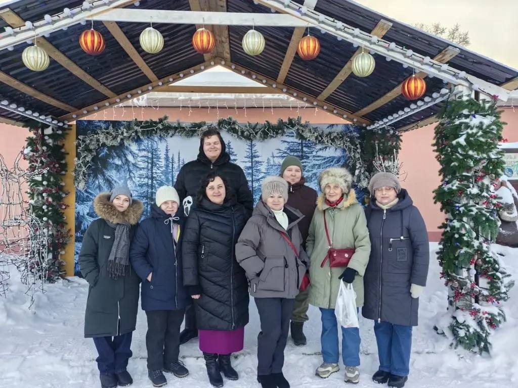 Члены Всероссийского общества глухих посетили фабрику ёлочных игрушек в д. Данилово