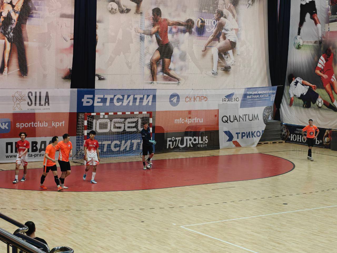 В Подольске продолжаются матчи по футзалу В Подольске продолжаются матчи по футзалу