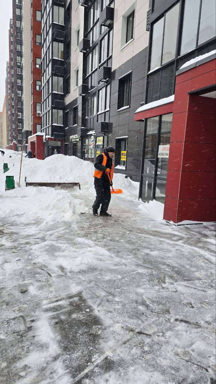 Андрей Булгаков: Продолжаем уборку территории от снега Андрей Булгаков: Продолжаем уборку территории от снега