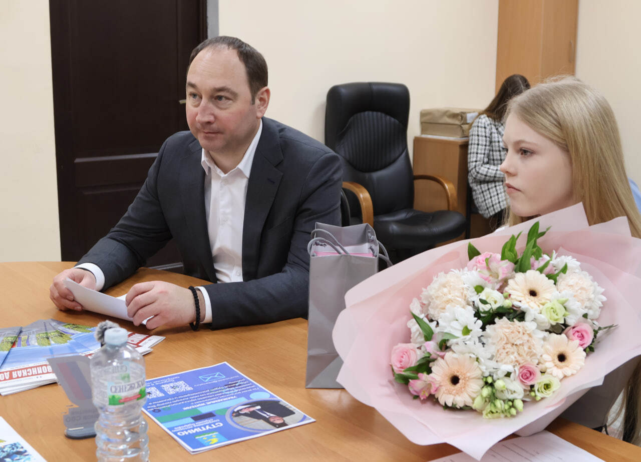 Руководитель муниципалитета встретился с участником СВО, пришедшим в отпуск, и дочерью погибшего ступинского героя Руководитель муниципалитета встретился с участником СВО, пришедшим в отпуск, и дочерью погибшего ступинского героя