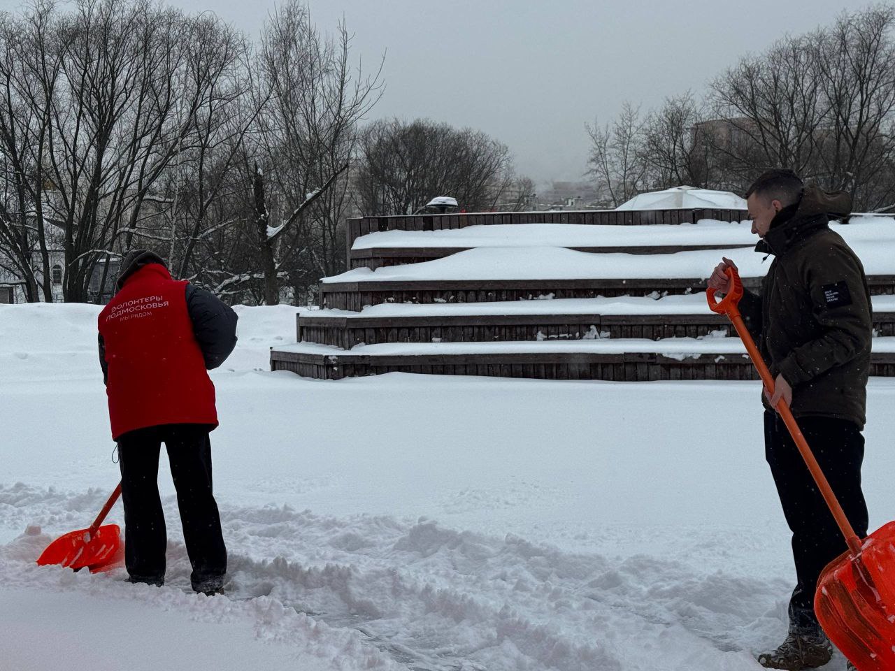 Реутов встретил снегопад во всеоружии: службы и волонтеры работают сообща Реутов встретил снегопад во всеоружии: службы и волонтеры работают сообща