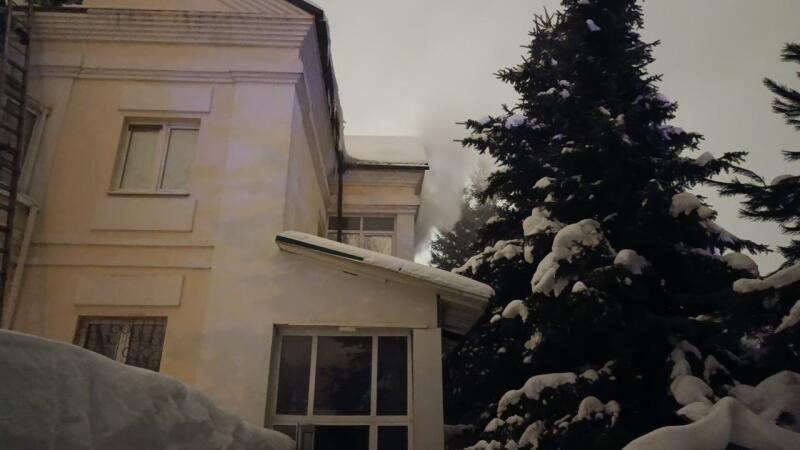 Трагедия в Подмосковье: четыре человека погибли и еще шесть пострадали при пожаре в хостеле в Балашихе, сообщили СМИ со ссылкой на оперслужбы