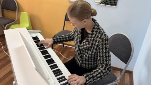 Ученица Центральной детской музыкальной школы имени Алябьева, 12-летняя Василиса Ершова, попала в число участников проекта «Опера. Дети» на телеканале «Россия-Культура»