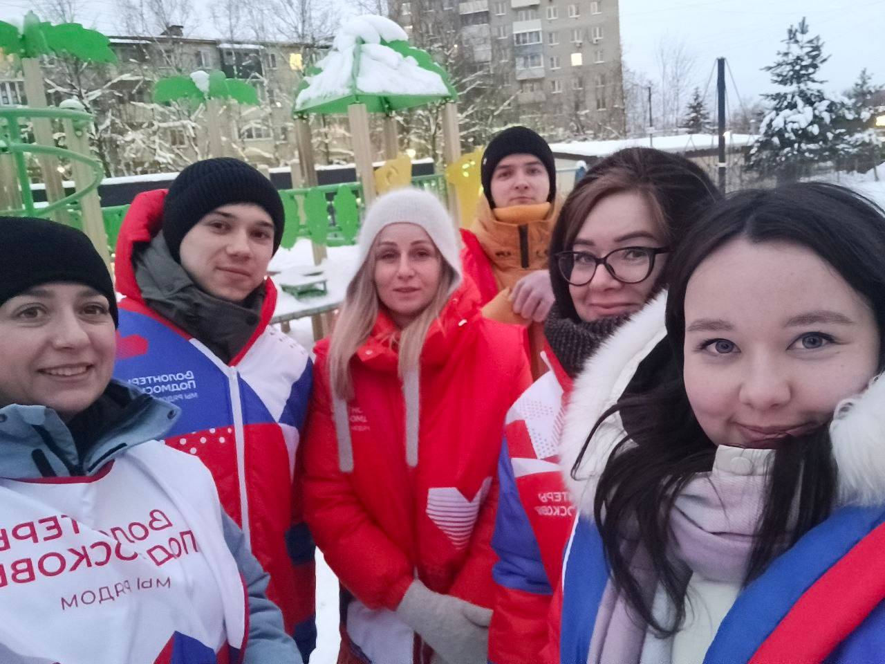 Волонтеры Солнечногорска вновь вышли на улицы города, чтобы помочь в борьбе со снегопадом Волонтеры Солнечногорска вновь вышли на улицы города, чтобы помочь в борьбе со снегопадом