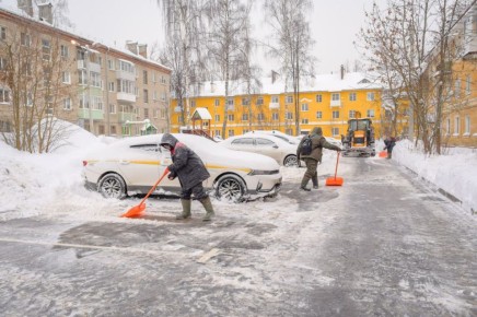 В Сергиево-Посадском округе проводится комплексная уборка дворов после сильного снегопада