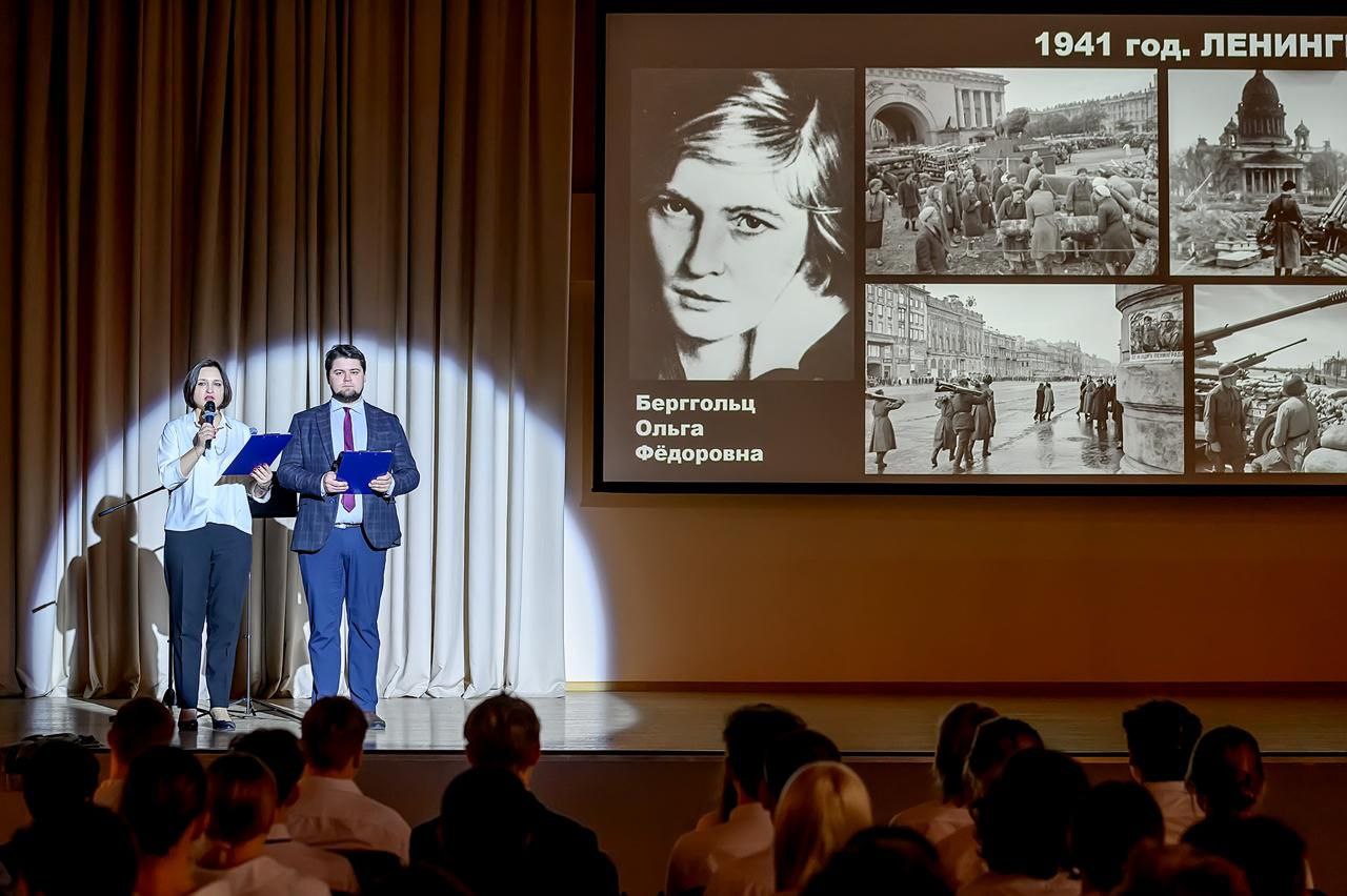 Григорий Артамонов: По инициативе партии «Единая Россия» и общественной организации «Молодая Гвардия» в школах Подольска сегодня вместо привычных звонков между уроками звучит 7-я симфония Дмитрия Шостаковича — легендарная...