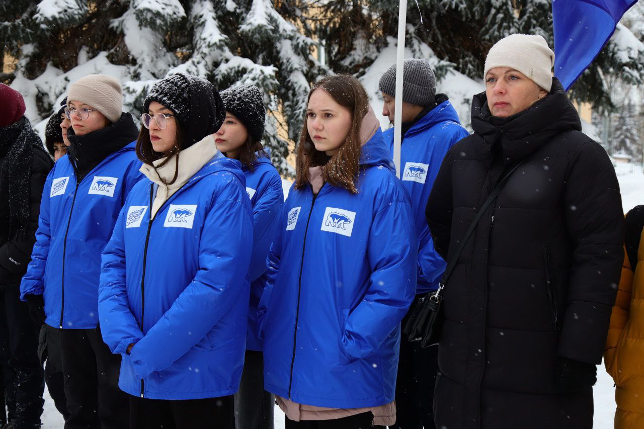 Алексей Малкин: В рамках партпроекта Единой России «Историческая память» сегодня у мемориала «Вечный огонь» прошла памятная акция, посвящённая Дню снятия блокады Ленинграда Алексей Малкин: В рамках партпроекта Единой России «Историческая память» сегодня у мемориала «Вечный огонь» прошла памятная акция, посвящённая Дню снятия блокады Ленинграда