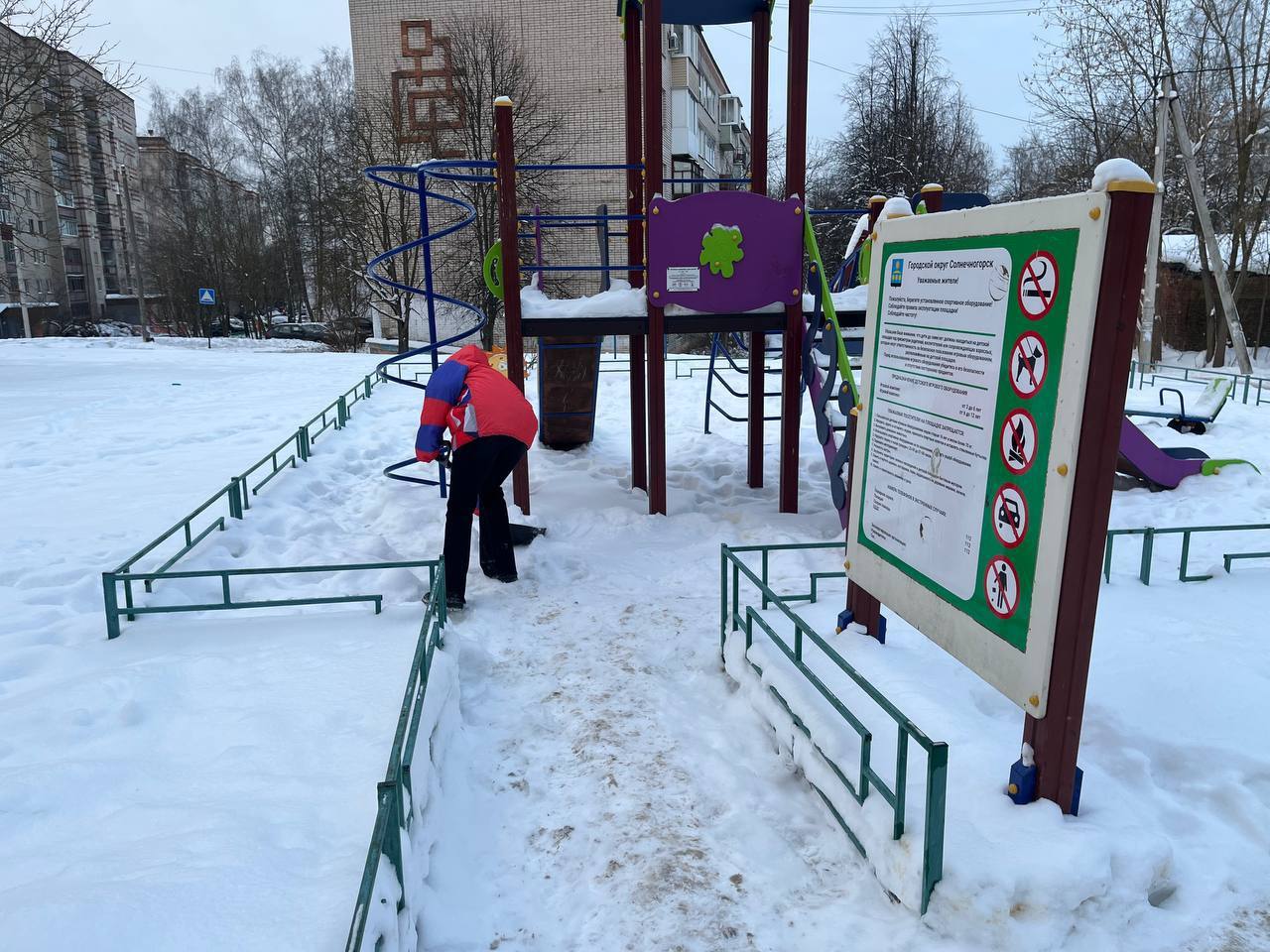 Волонтеры Солнечногорска вновь вышли на улицы города, чтобы помочь в борьбе со снегопадом Волонтеры Солнечногорска вновь вышли на улицы города, чтобы помочь в борьбе со снегопадом