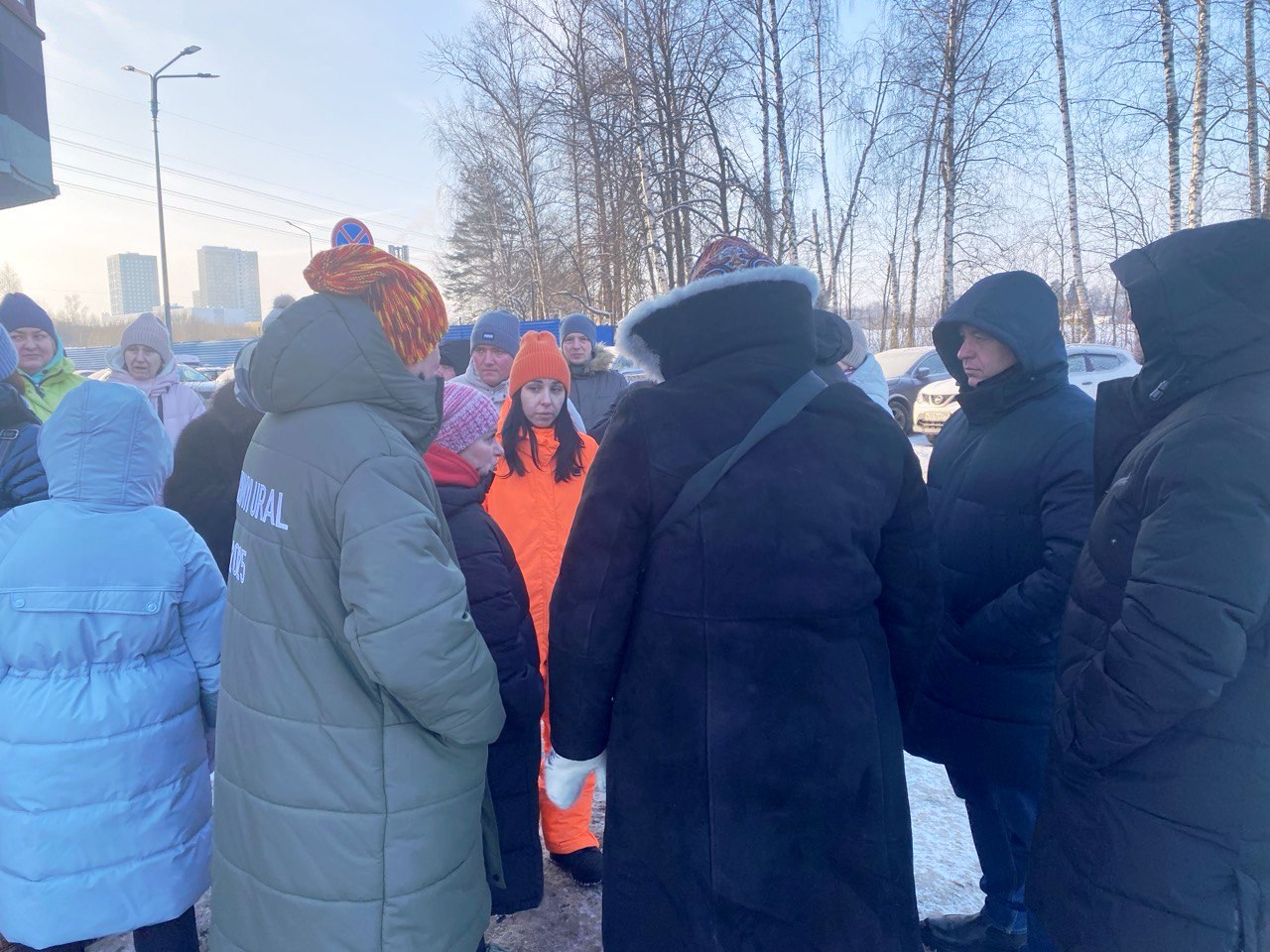 Уполномоченный главы Пушкинского Нина Ушакова и председатель Совета депутатов Артем Садула вновь навестили жителей ЖК «Весна» Уполномоченный главы Пушкинского Нина Ушакова и председатель Совета депутатов Артем Садула вновь навестили жителей ЖК «Весна»