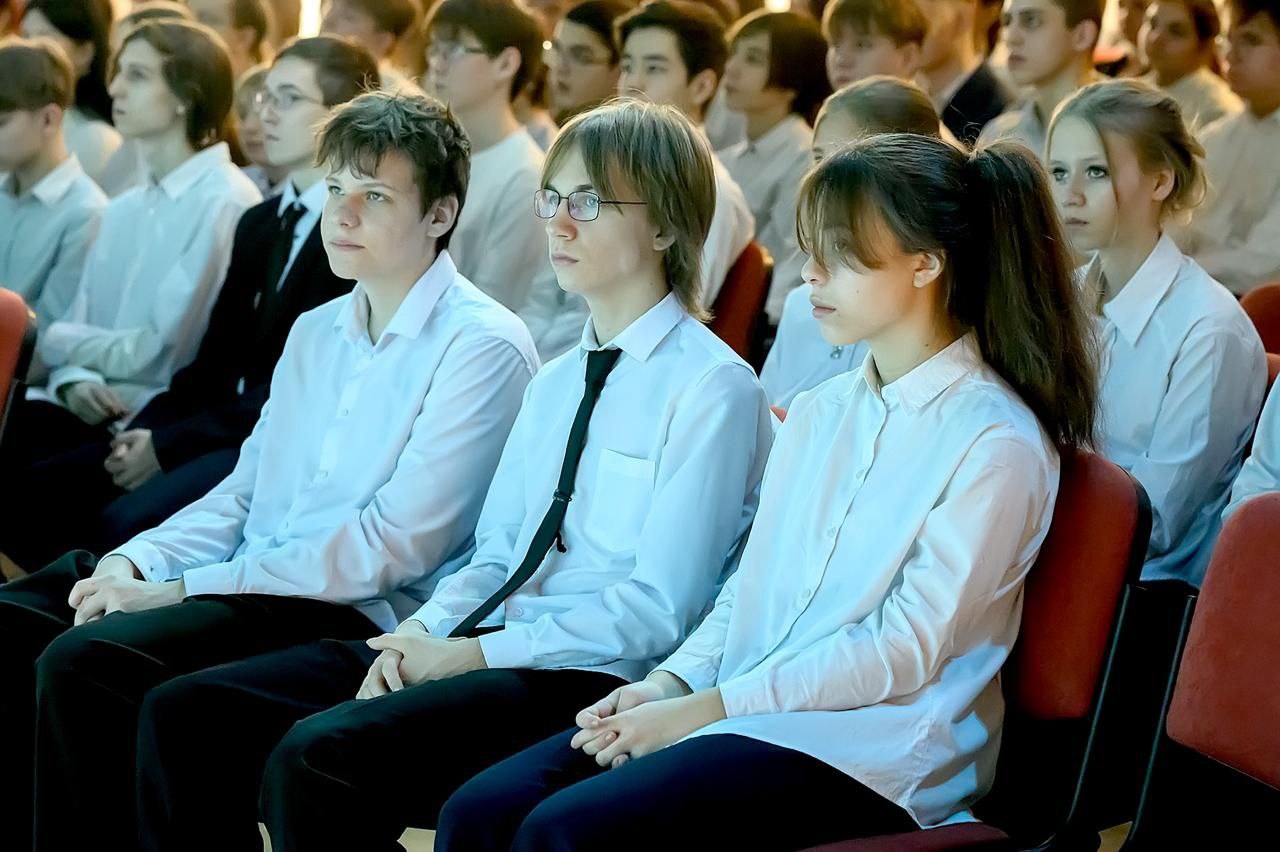 Григорий Артамонов: По инициативе партии «Единая Россия» и общественной организации «Молодая Гвардия» в школах Подольска сегодня вместо привычных звонков между уроками звучит 7-я симфония Дмитрия Шостаковича — легендарная... Григорий Артамонов: По инициативе партии «Единая Россия» и общественной организации «Молодая Гвардия» в школах Подольска сегодня вместо привычных звонков между уроками звучит 7-я симфония Дмитрия Шостаковича — легендарная...