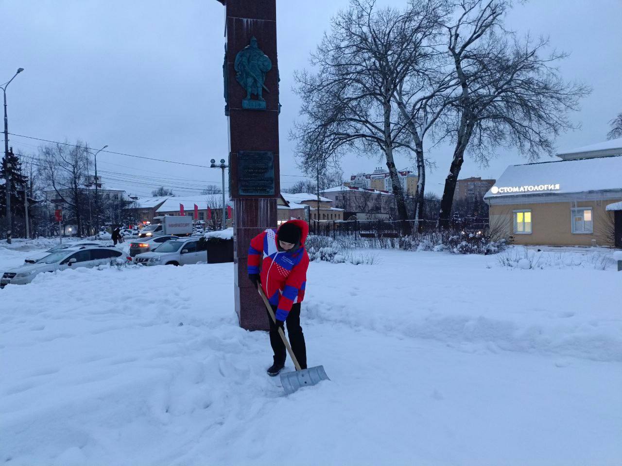 Волонтеры Солнечногорска вновь вышли на улицы города, чтобы помочь в борьбе со снегопадом Волонтеры Солнечногорска вновь вышли на улицы города, чтобы помочь в борьбе со снегопадом