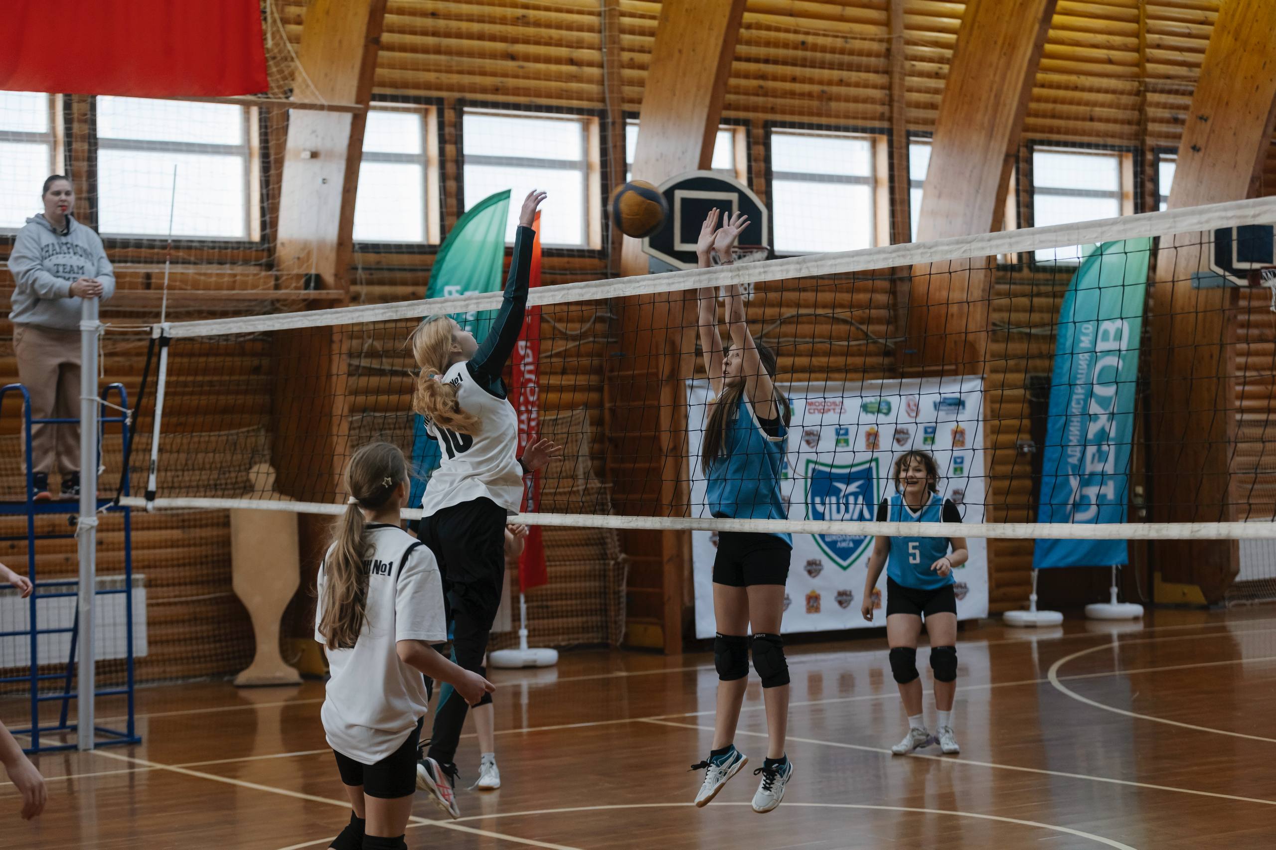 В ФОЗ «Тонус» 23 января прошли финальные игры группового этапа за выход в плей-офф по волейболу среди девушек