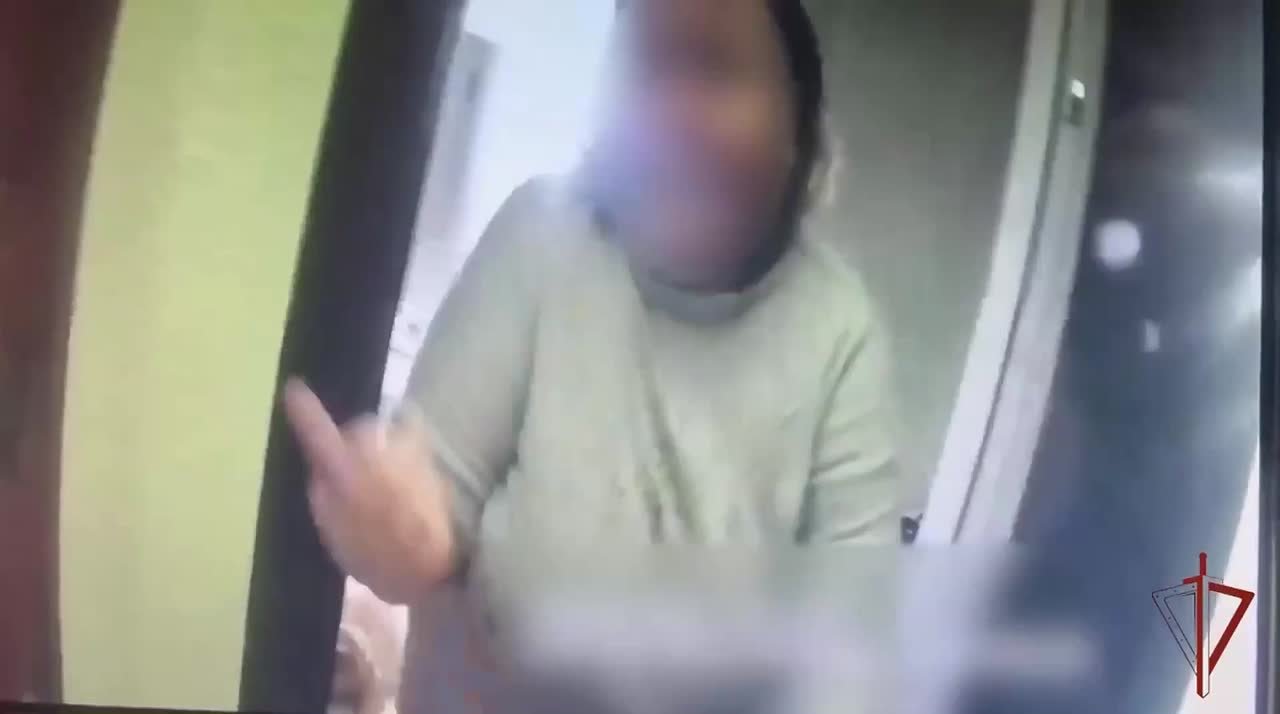 Москвич напал на пожилую соседку с ложкой для обуви