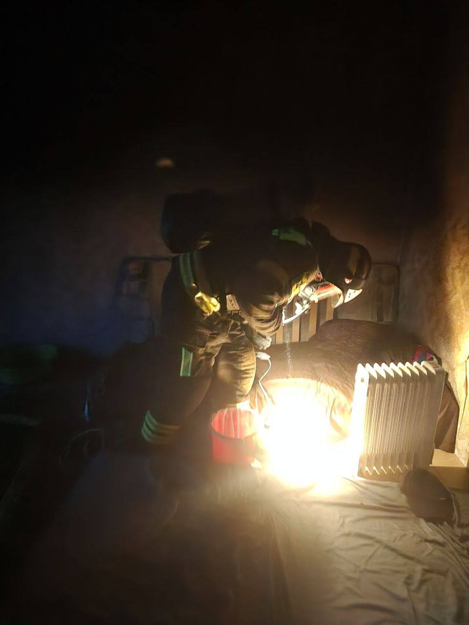 26 января 2026 года пожарно-спасательные подразделения Воскресенска прибыли на вызов к горящей квартире на 5-м этаже дома по ул. Спартака 26 января 2026 года пожарно-спасательные подразделения Воскресенска прибыли на вызов к горящей квартире на 5-м этаже дома по ул. Спартака