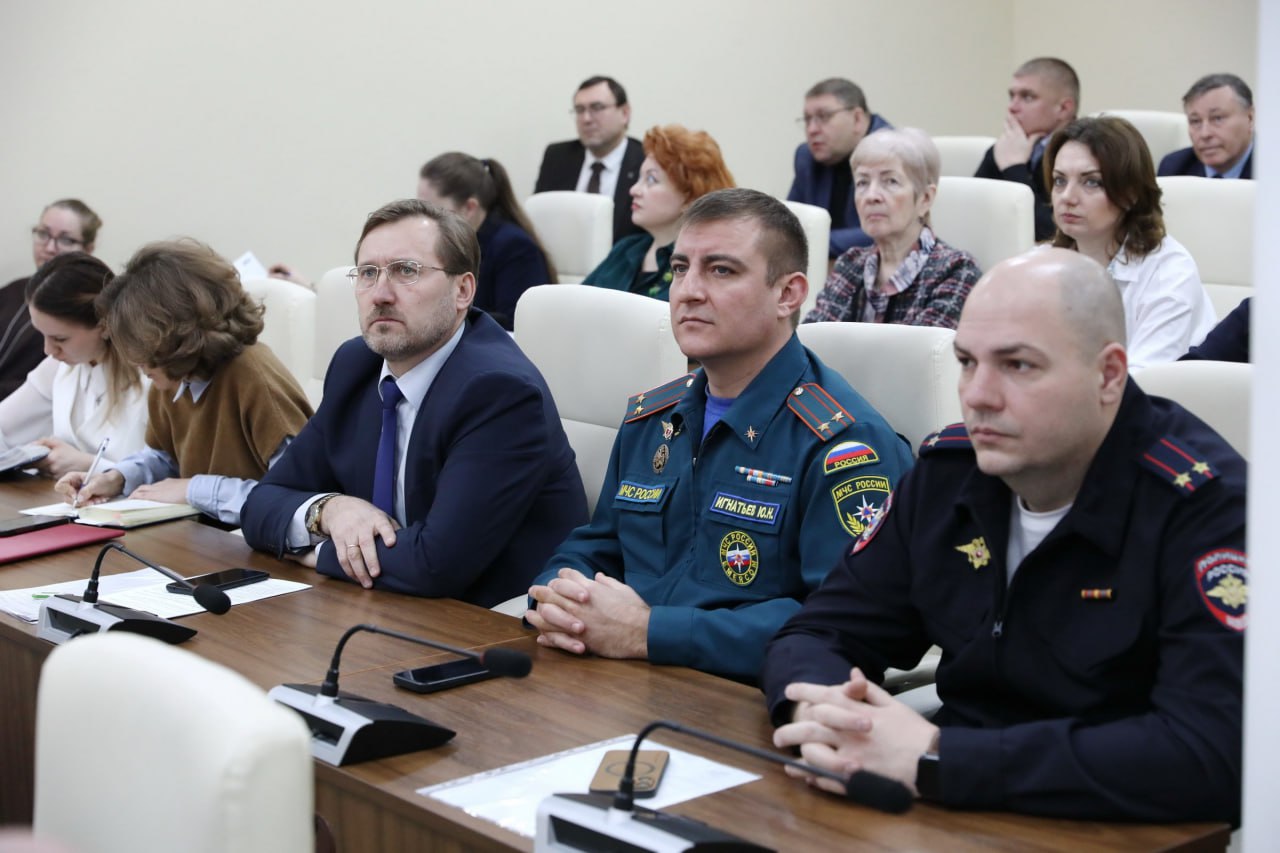 В Долгопрудном готовятся к открытию ещё три ледовые площадки В Долгопрудном готовятся к открытию ещё три ледовые площадки