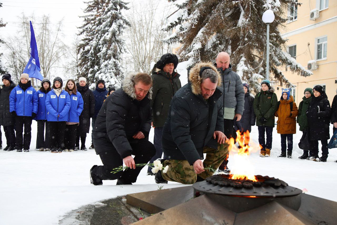 Алексей Малкин: В рамках партпроекта Единой России «Историческая память» сегодня у мемориала «Вечный огонь» прошла памятная акция, посвящённая Дню снятия блокады Ленинграда Алексей Малкин: В рамках партпроекта Единой России «Историческая память» сегодня у мемориала «Вечный огонь» прошла памятная акция, посвящённая Дню снятия блокады Ленинграда
