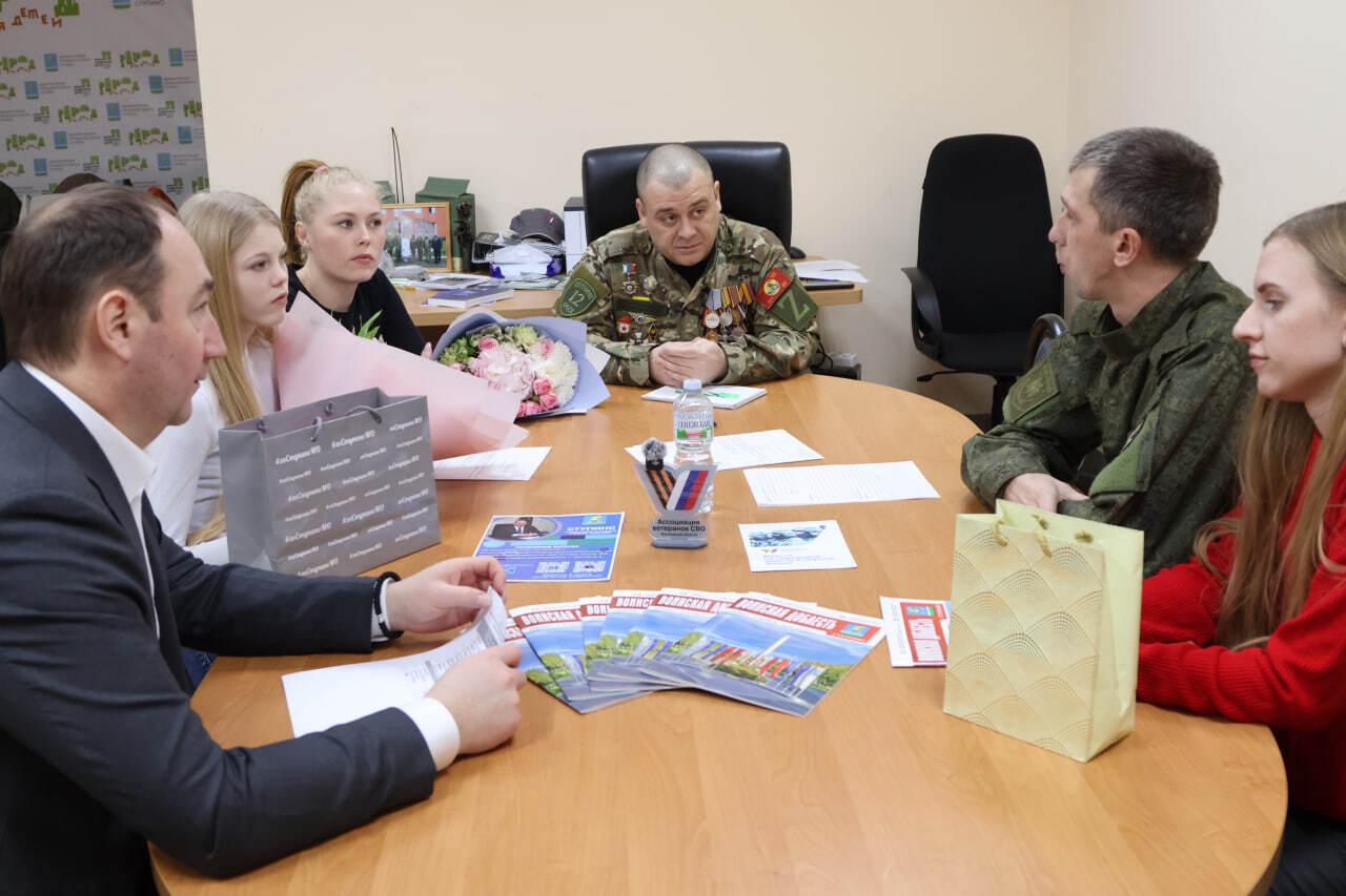 Руководитель муниципалитета встретился с участником СВО, пришедшим в отпуск, и дочерью погибшего ступинского героя Руководитель муниципалитета встретился с участником СВО, пришедшим в отпуск, и дочерью погибшего ступинского героя